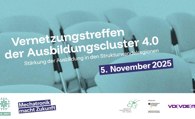 stuhlreihe einer konferenz auf hinweisbanner für vernetzungstreffen